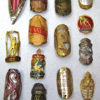 2017-01-18_19-21_Overly_ornate_head_badges.jpg